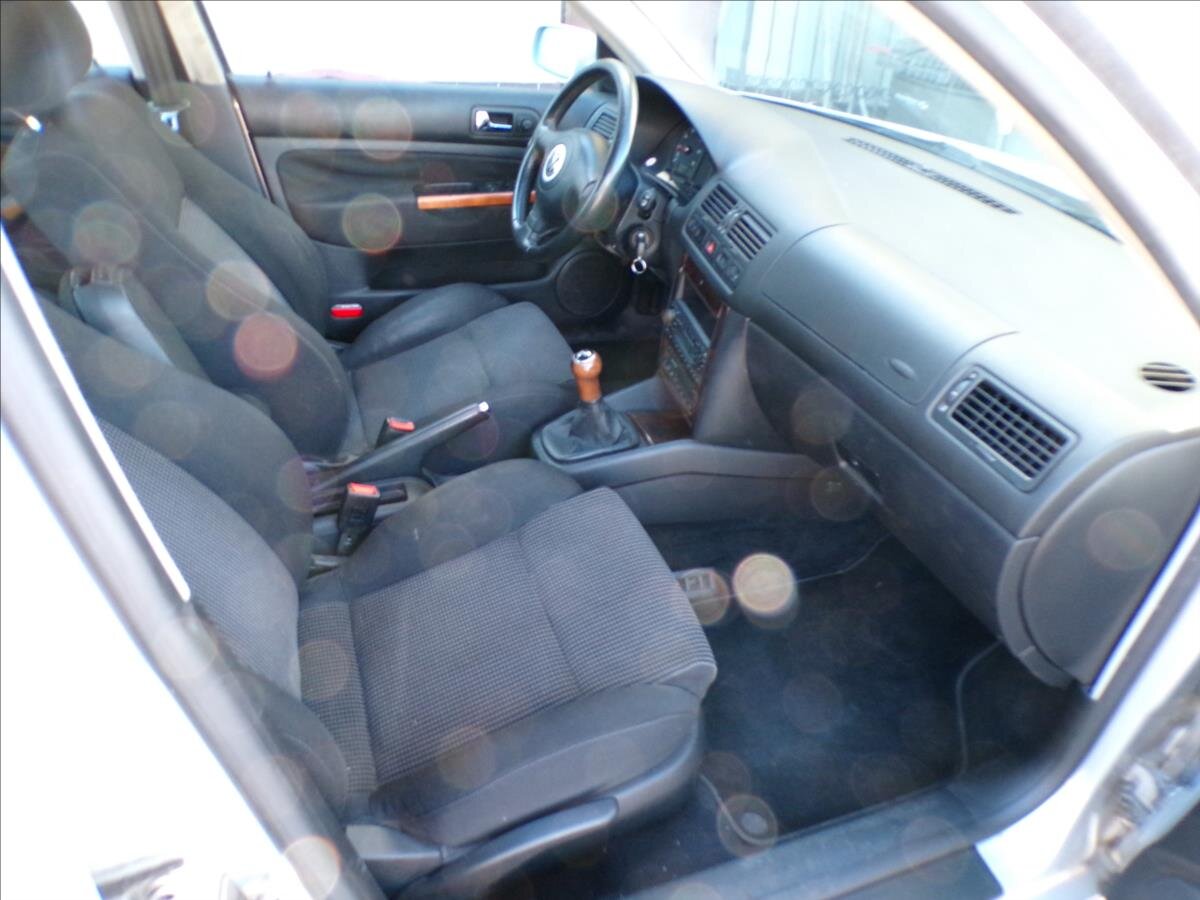 Volkswagen Bora Sedan / Limuzína 1,6 l 74 kw