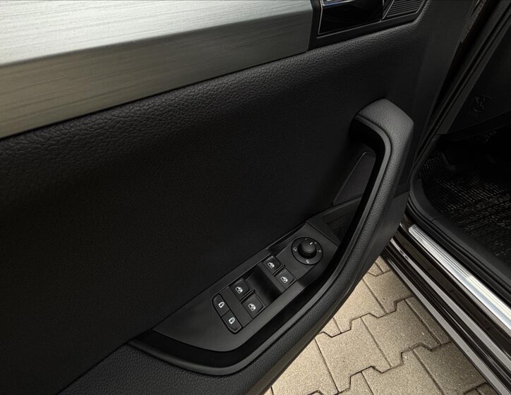 Škoda Superb Sedan / Limuzína 2,0 l 140 kw