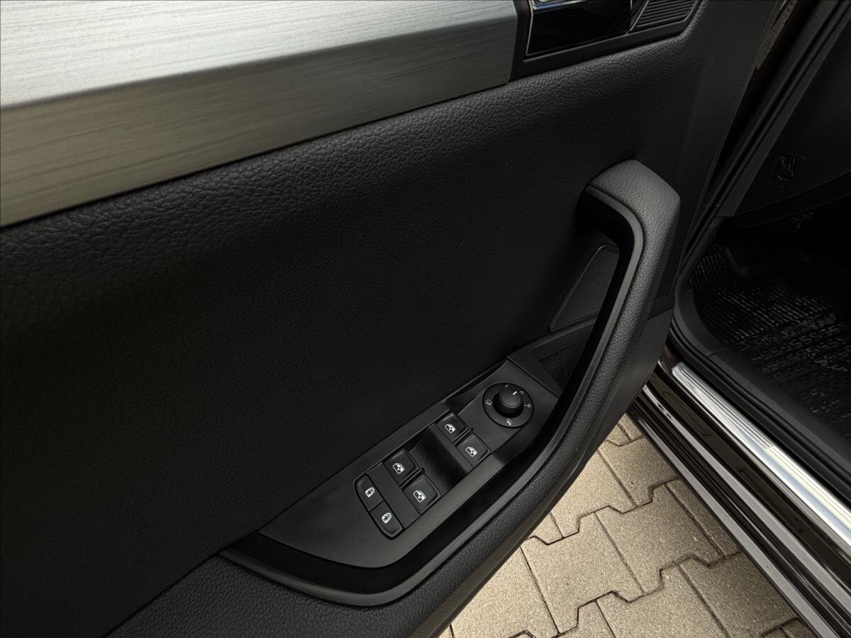 Škoda Superb Sedan / Limuzína 2,0 l 140 kw