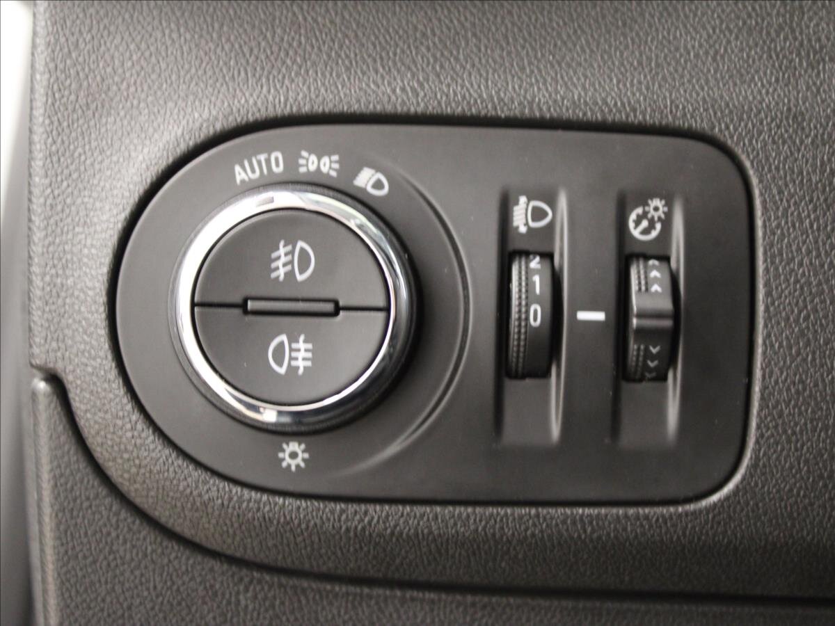 Opel Crossland X SUV 1,2 l 61 kw