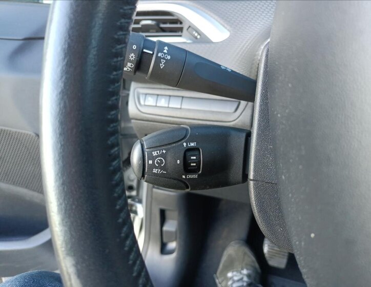 Peugeot 208 Hatchback 1,2 l 60 kw