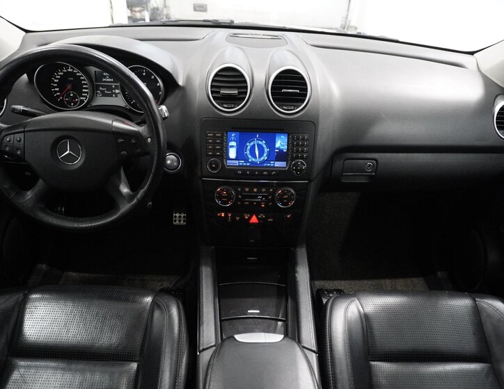 Mercedes-Benz Třídy M SUV 6,2 l 375 kw