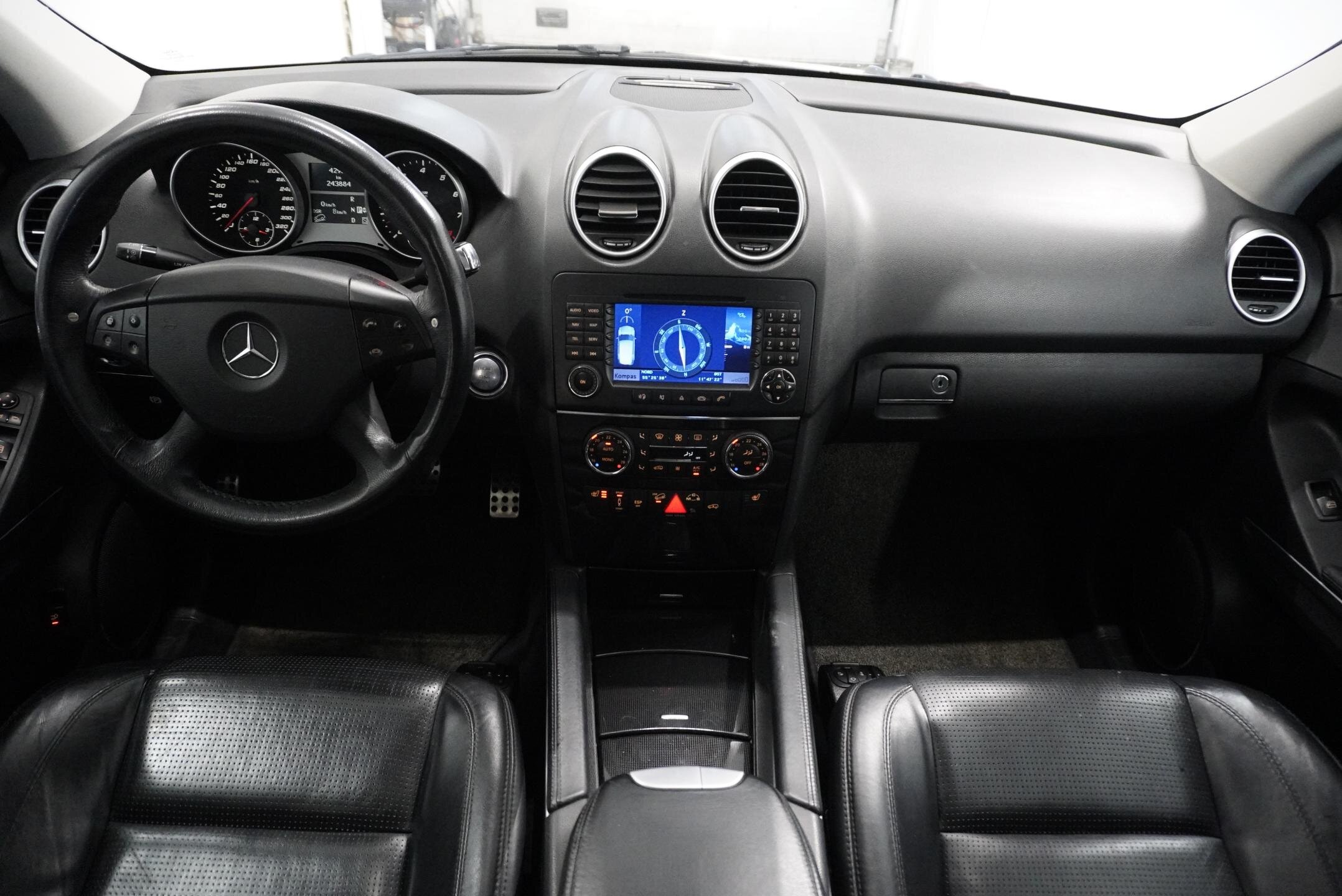 Mercedes-Benz Třídy M SUV 6,2 l 375 kw