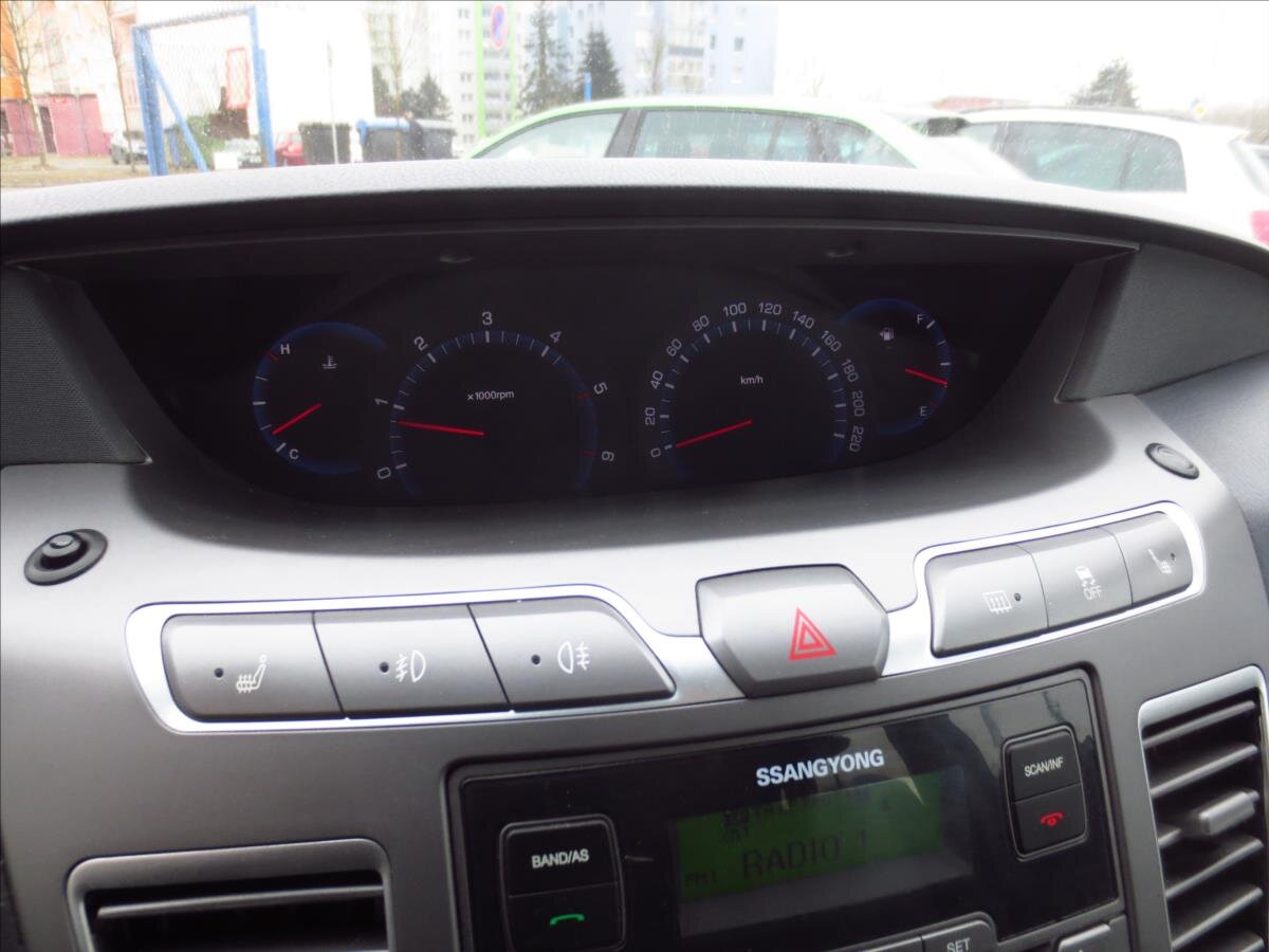 SsangYong Rodius VAN-Minibus 2,0 l 114 kw