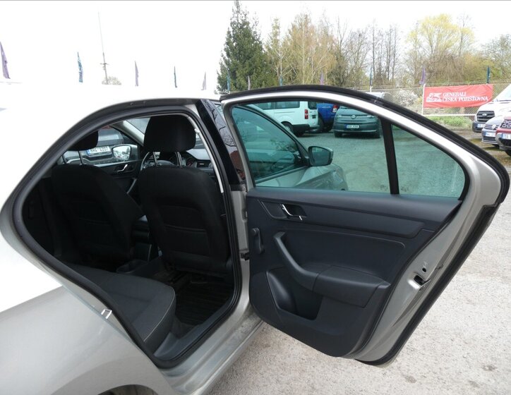 Škoda Rapid Sedan / Limuzína 1,2 l 77 kw