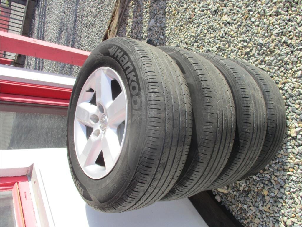 Toyota RAV4 SUV 2,2 l 100 kw