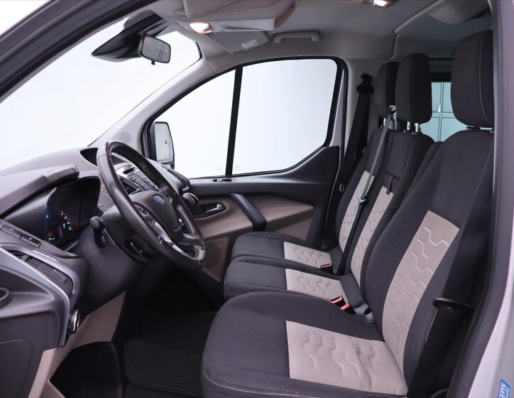 Ford Tourneo Custom 12