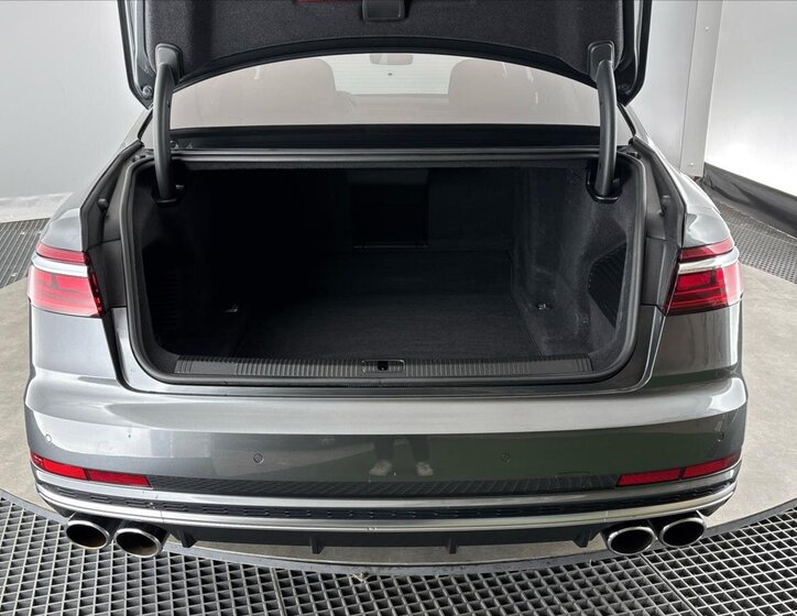 Audi S8 Sedan / Limuzína 4,0 l 420 kw
