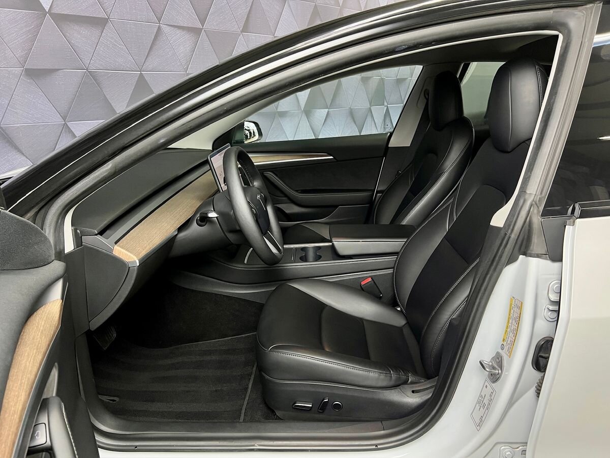 Tesla Model 3 Sedan / Limuzína 0,0 239 kw