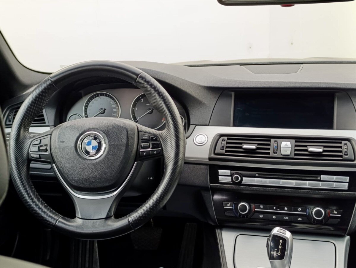 BMW Řada 5 Sedan 3,0 l 180 kw