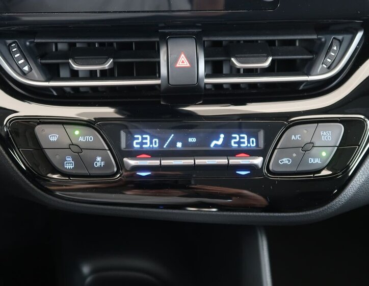 Toyota C-HR SUV / Terénní 1,8 l 72 kw