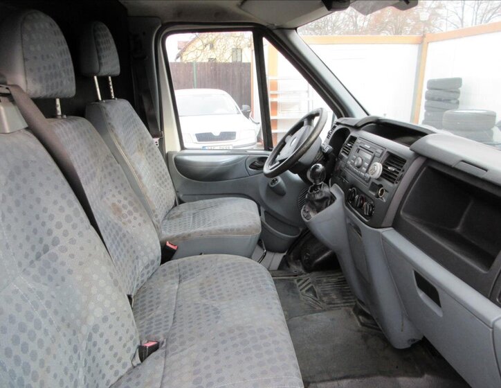 Ford Transit 9