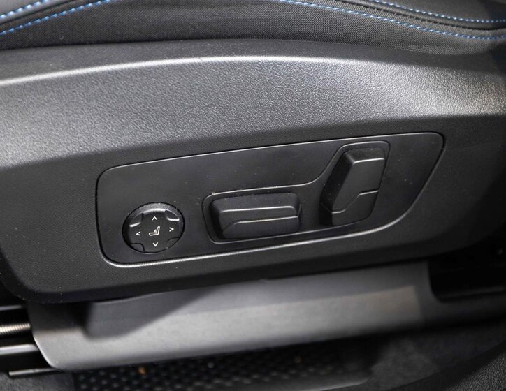 BMW X2 SUV 2,0 l 221 kw