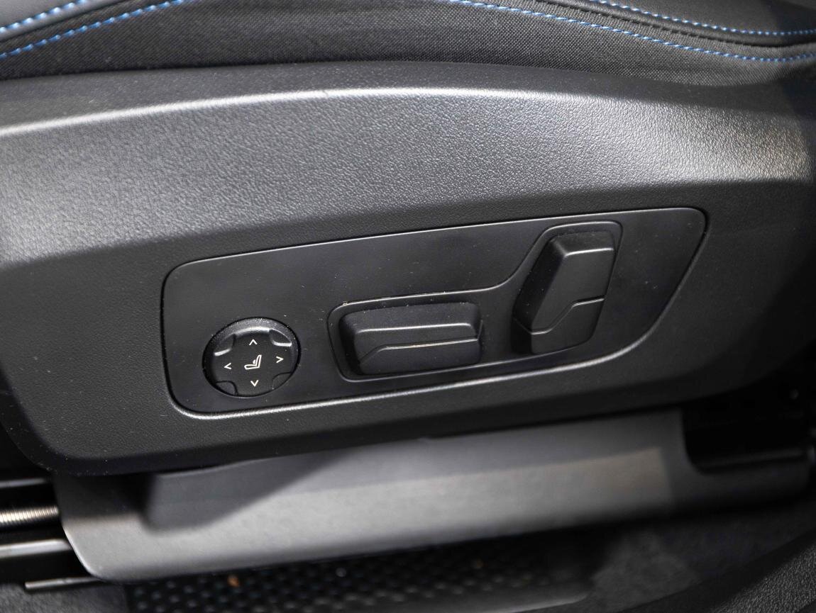 BMW X2 SUV 2,0 l 221 kw