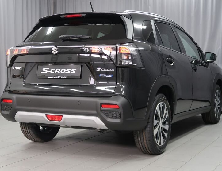 Suzuki S-Cross 8