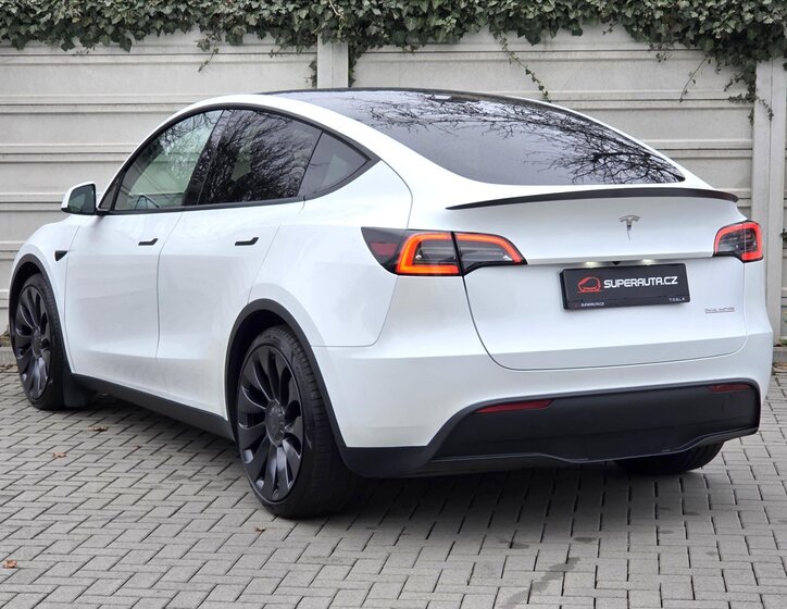Tesla Model Y SUV / Terénní 0,0 393 kw