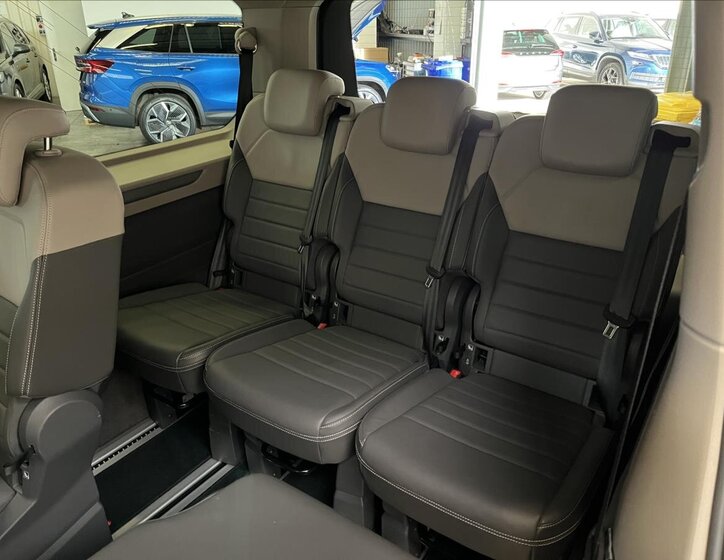 Volkswagen Multivan 23