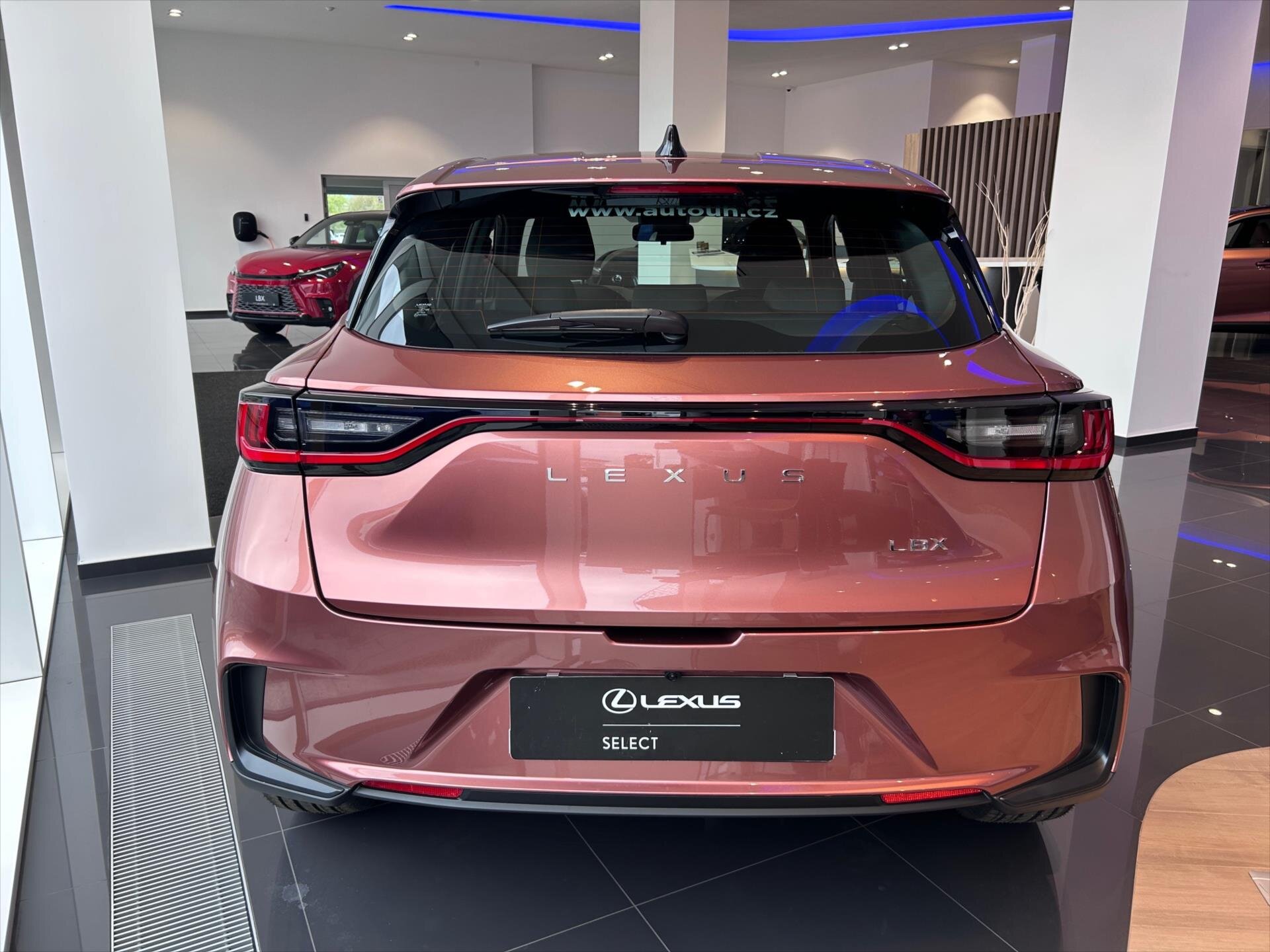 Lexus LBX SUV / Terénní 1,5 l 100 kw