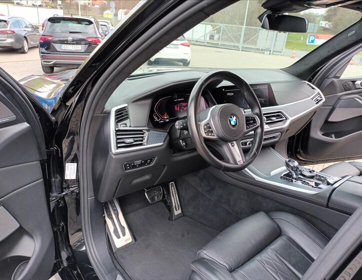 BMW X7 SUV / Terénní 4,4 l 390 kw