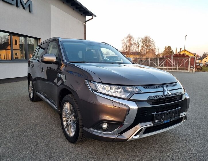 Mitsubishi Outlander SUV 2,4 l 165 kw