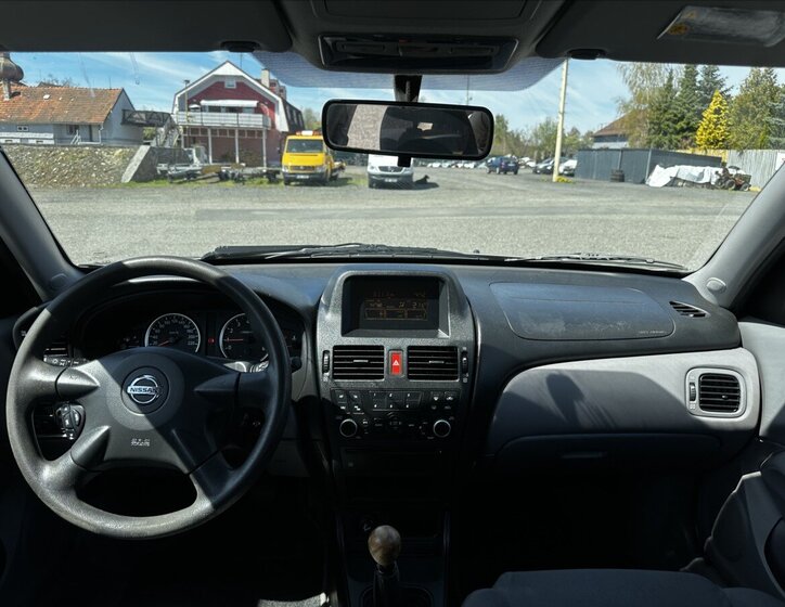 Nissan Almera Hatchback 1,5 l 72 kw