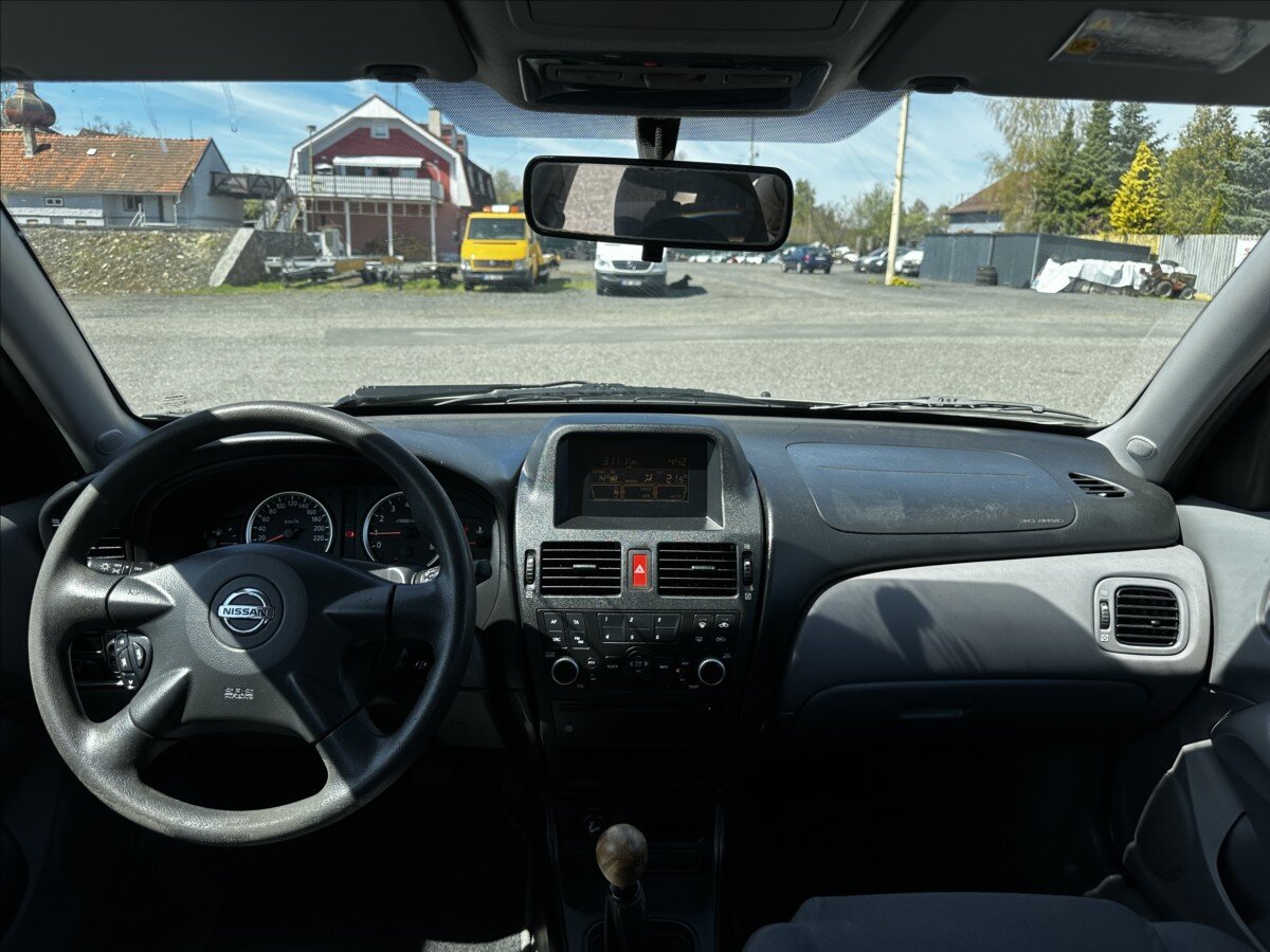 Nissan Almera Hatchback 1,5 l 72 kw