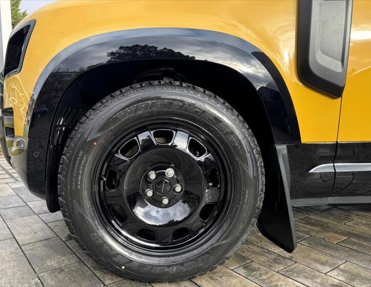 Land Rover Defender 3