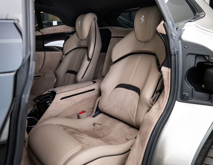 Ferrari Ostatní SUV / Terénní 6,5 l 529 kw