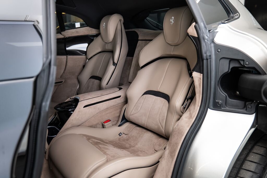 Ferrari Ostatní SUV / Terénní 6,5 l 529 kw