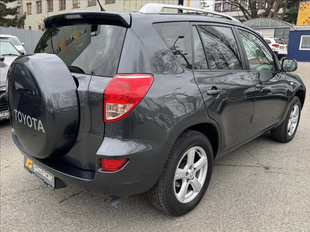 Toyota RAV4 SUV / Terénní 2,2 l 100 kw