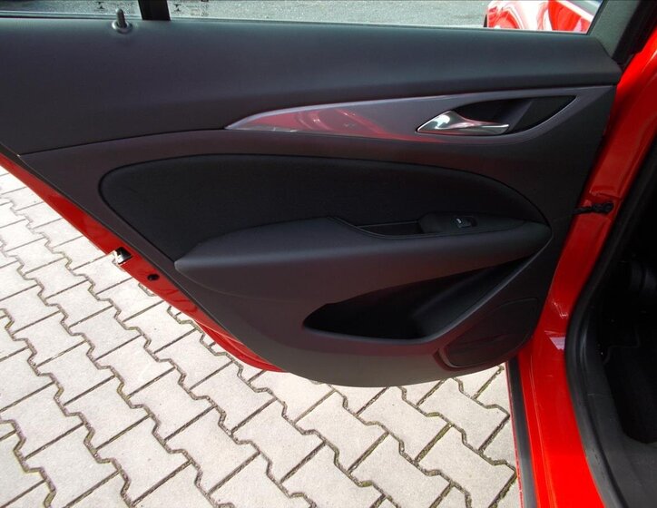 Opel Insignia Hatchback 2,0 l 125 kw