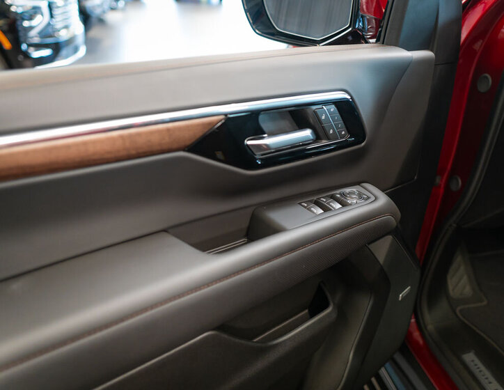 Chevrolet Suburban SUV 6,2 l 313 kw