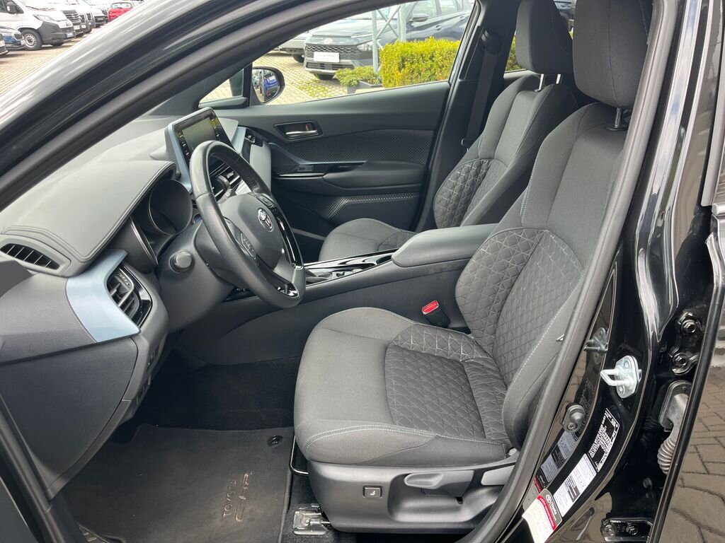 Toyota C-HR SUV / Terénní 1,8 l 72 kw