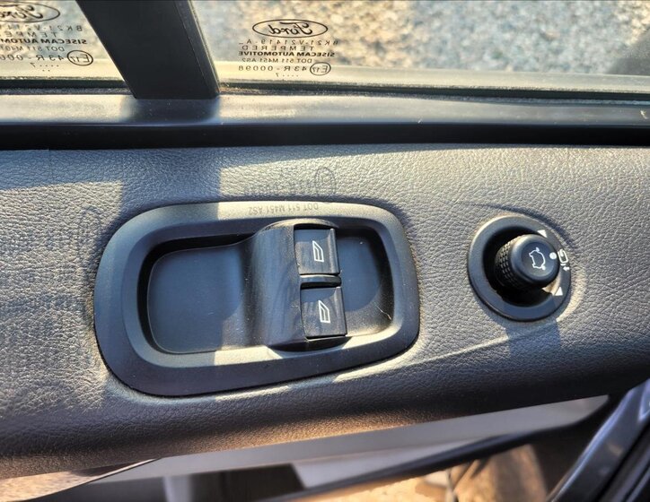 Ford Tourneo Custom MPV 2,0 l 125 kw