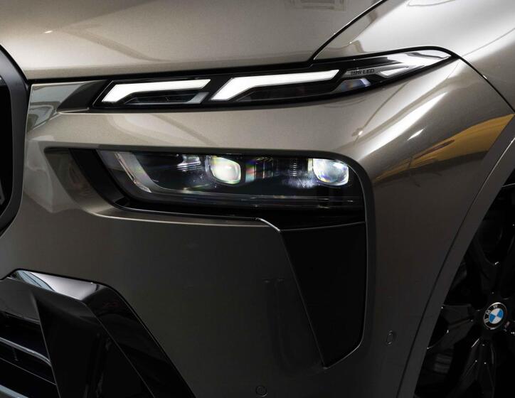 BMW X7 8
