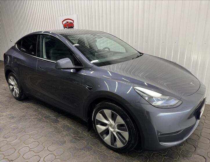 Tesla Model Y 12