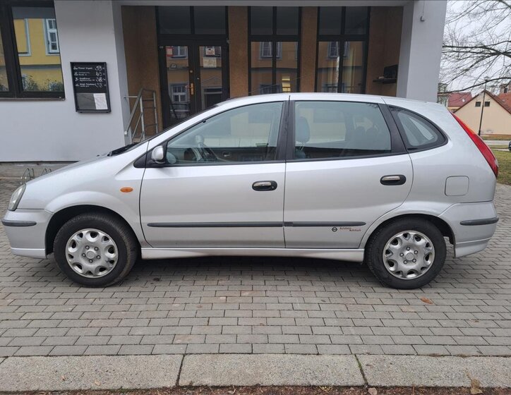 Nissan Almera Tino 6