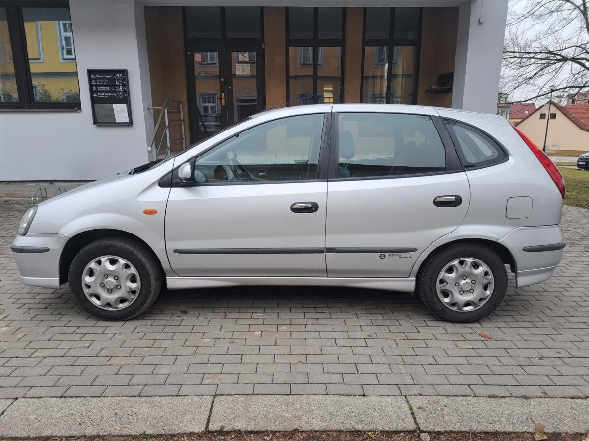 Nissan Almera Tino