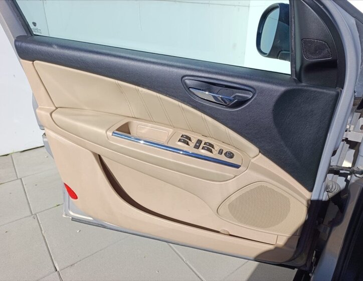 Lancia Delta Hatchback 1,6 l 88 kw