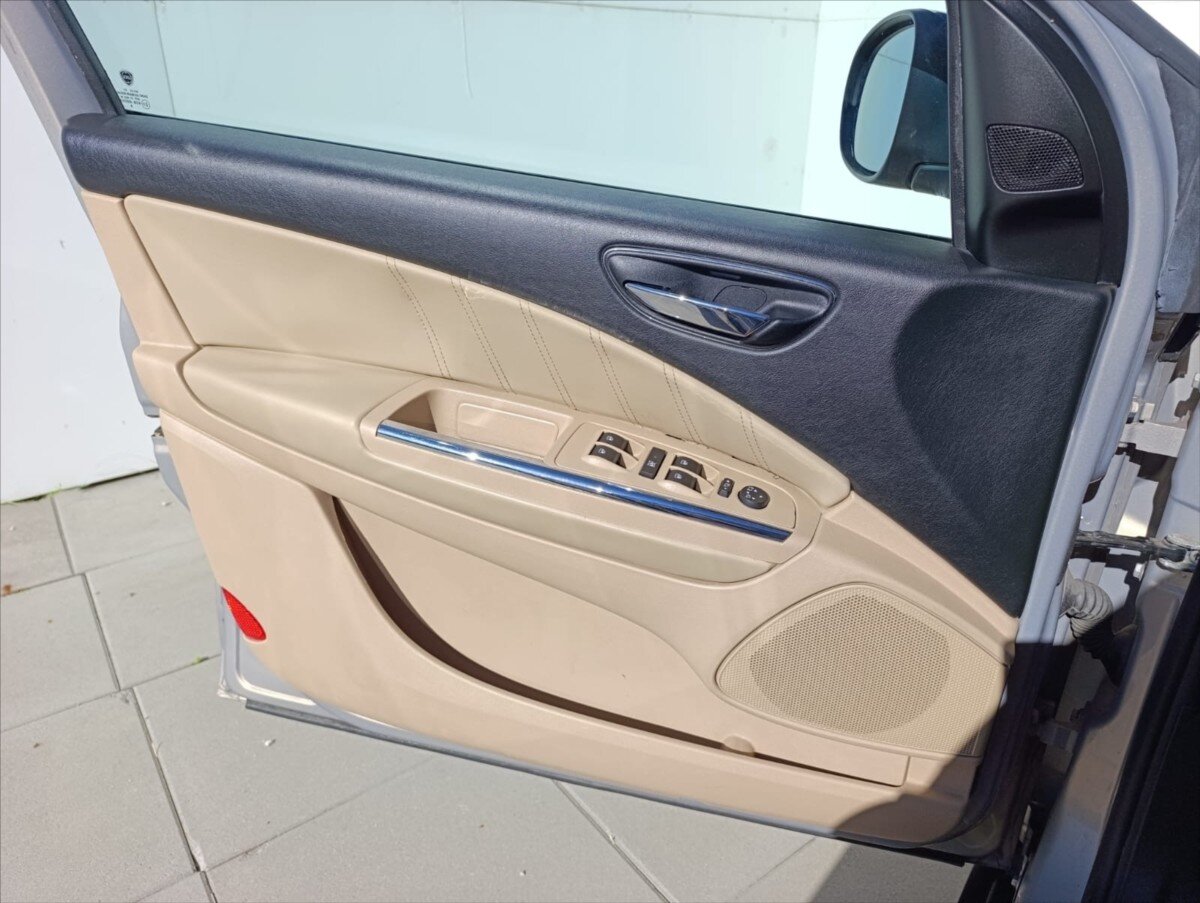 Lancia Delta Hatchback 1,6 l 88 kw