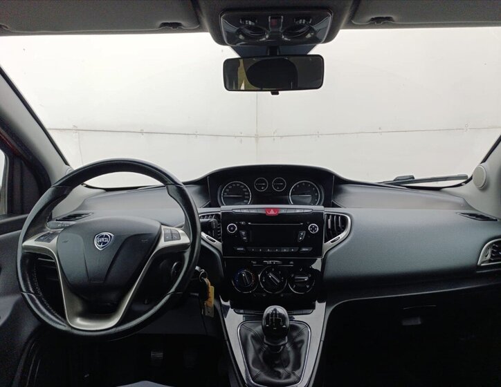 Lancia Y Hatchback 1,2 l 51 kw