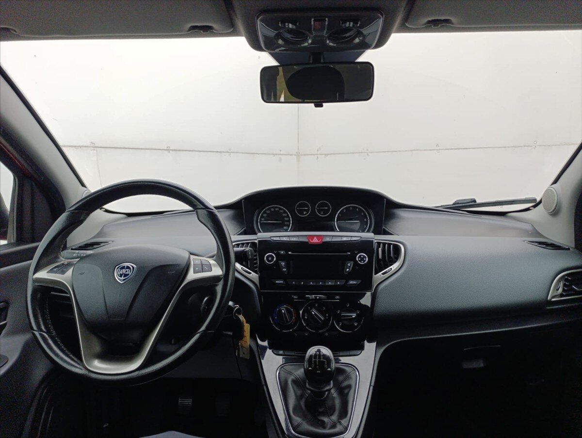 Lancia Y Hatchback 1,2 l 51 kw