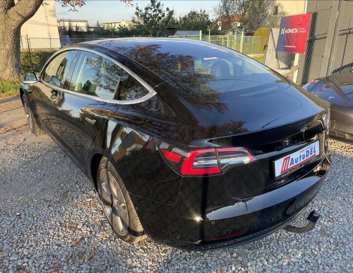 Tesla Model 3 4