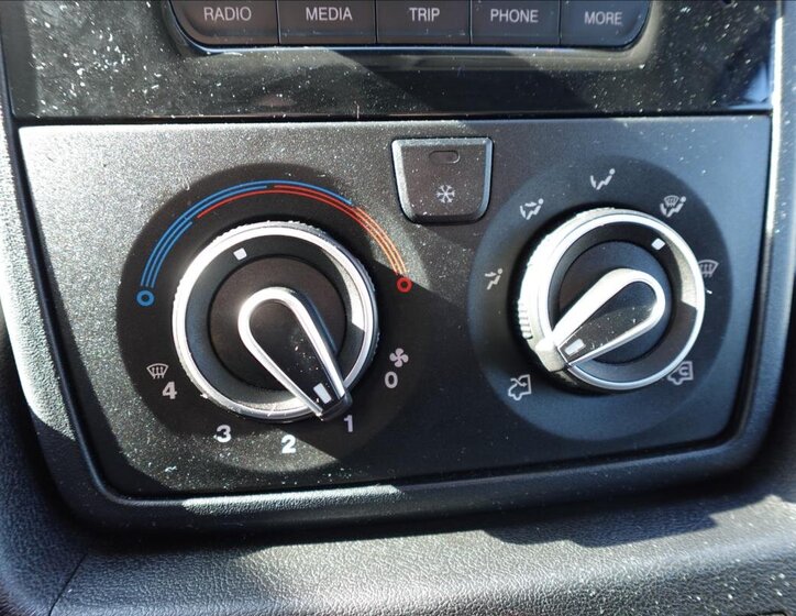 Peugeot Boxer Valník 2,2 l 121 kw