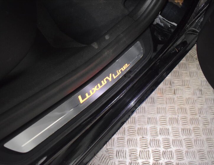 BMW Řada 5 Kombi 3,0 l 195 kw