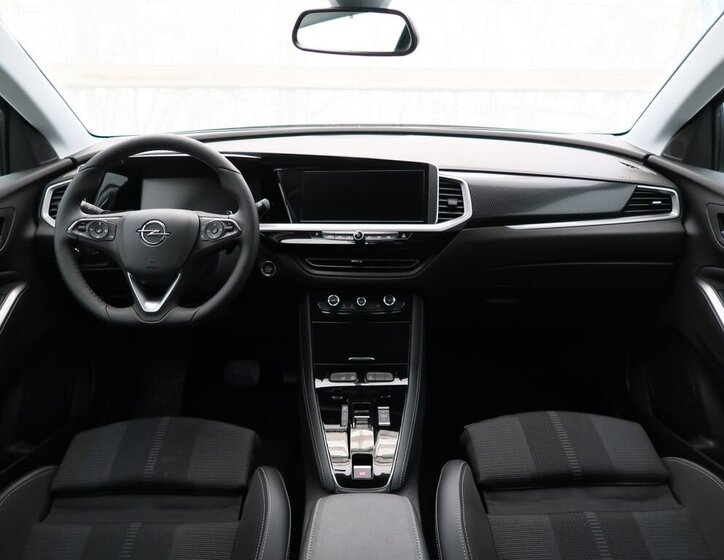 Opel Grandland SUV 1,2 l 96 kw