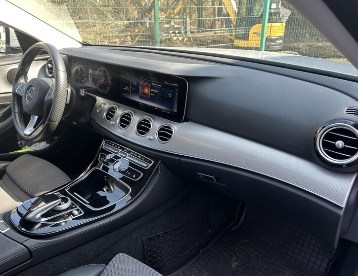 Mercedes-Benz Třídy E Sedan / Limuzína 3,0 l 190 kw