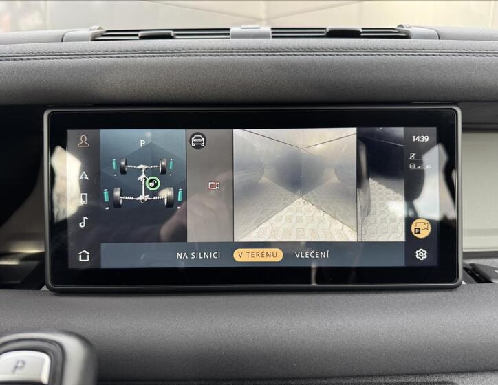 Land Rover Defender 21