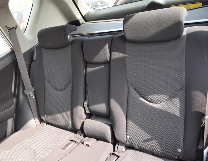 Toyota RAV4 SUV / Terénní 2,2 l 100 kw