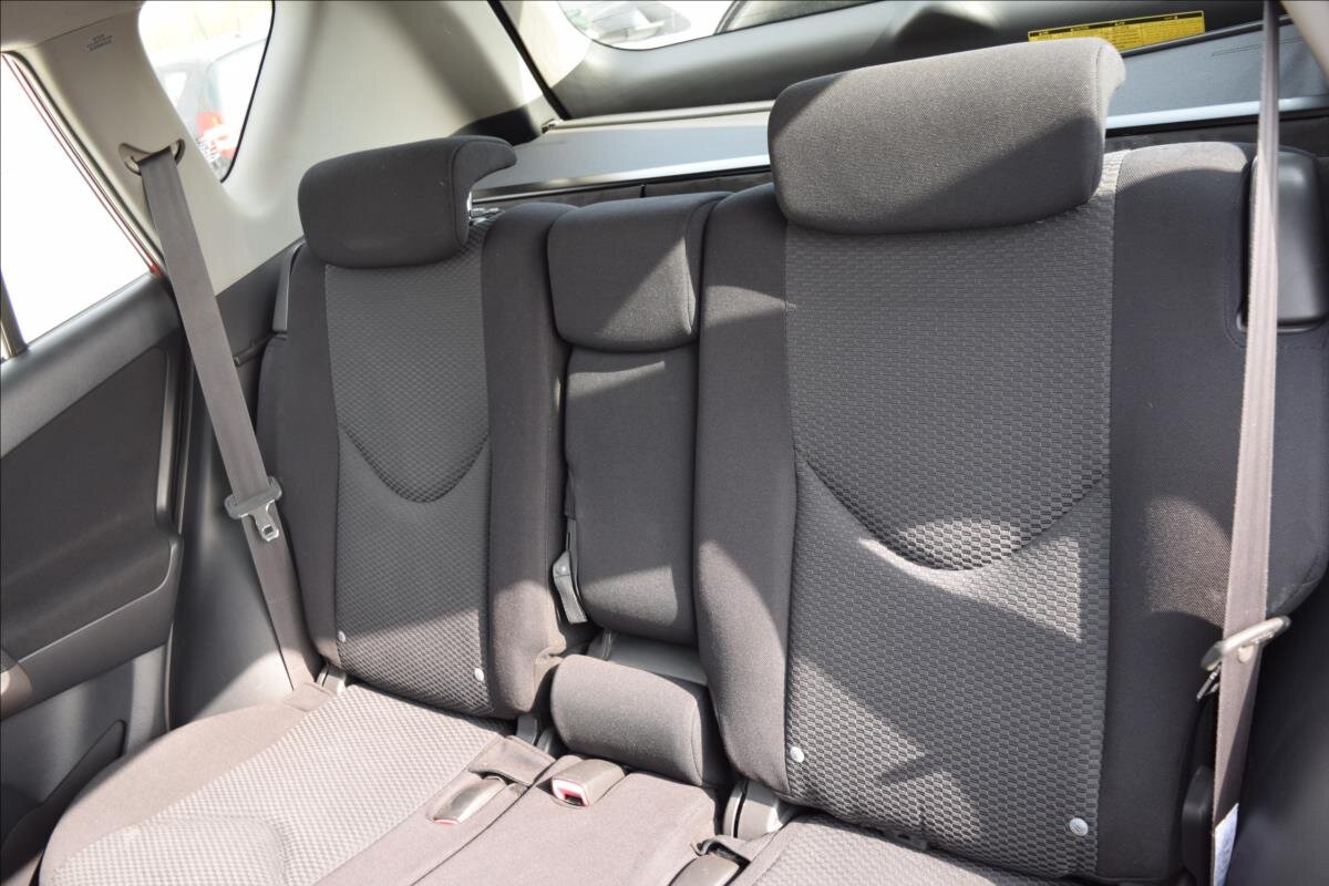 Toyota RAV4 SUV / Terénní 2,2 l 100 kw